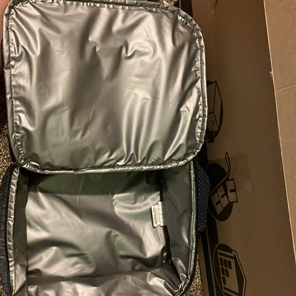 used once or twice, lunch box. - Picture 2 of 3